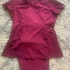Woman’s Cherokee Infinity Scrub Set - Size S - Color Maroon- Excellent condition